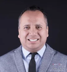 Dr. Nelson Díaz Simonín, dentista de odontología estética en Puebla